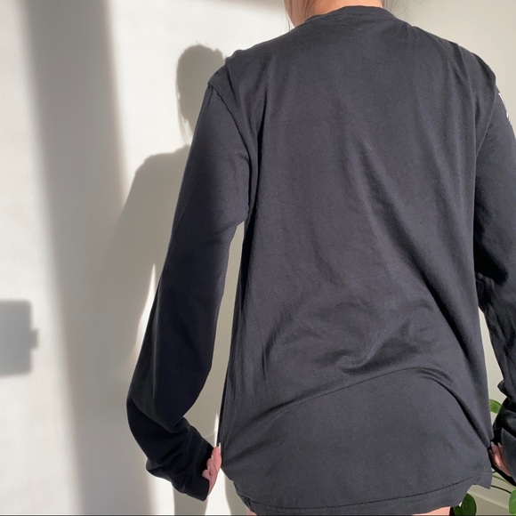 Adidas Black Crewneck Sweatshirt 🖤 - Picture 5 of 5